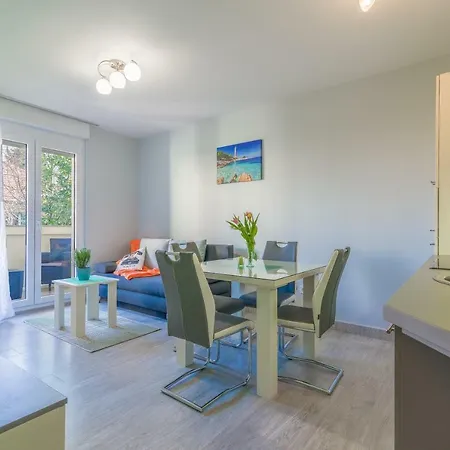 Apartman Ruzmarin - New Zára