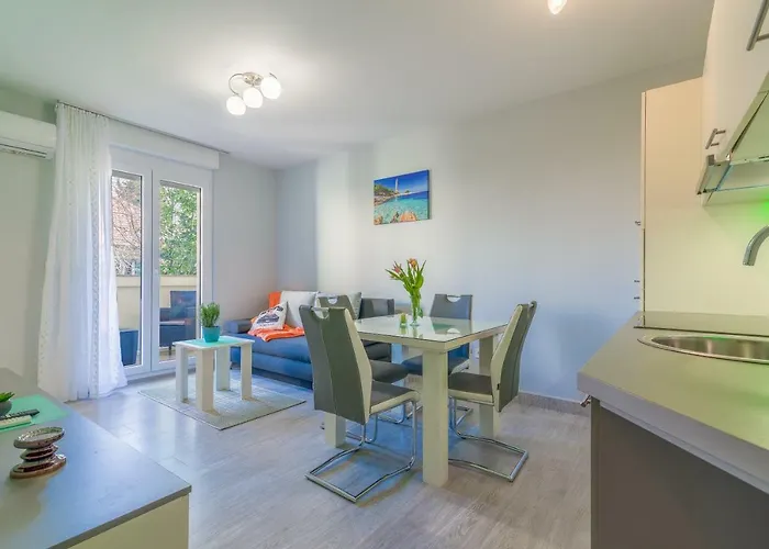 Apartment Ruzmarin - New Zadar